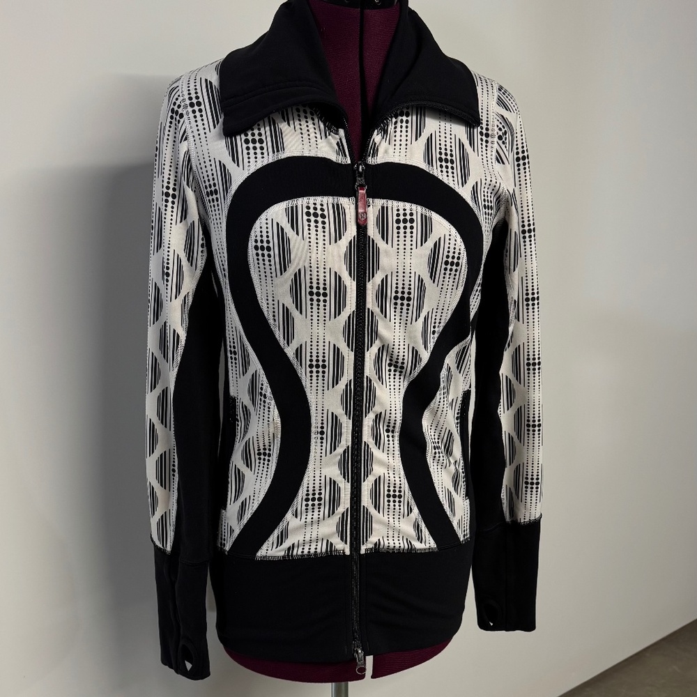 LuLuLemon Women's Black & White Jacket
